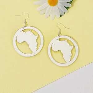 Africa Map inside a Circle Earring / (Gold)